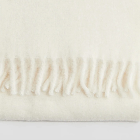 White Brushed-finished scarf, H&M, NWT - Picture 1 of 2